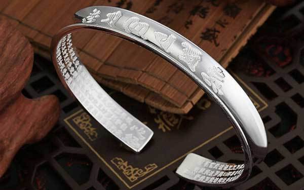 Silver-Skull-Ring2_e4b45059-53f9-42e0-8815-dd29a4d1531c.jpg